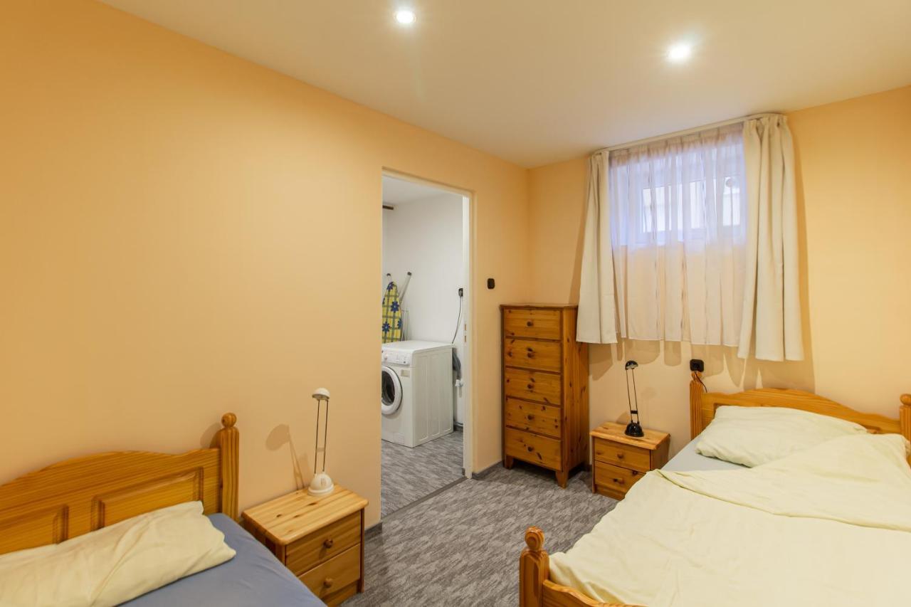Deli Terasz A Apartman Free Parking, Self-Check-In Anytime Gyor Exterior photo